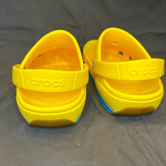 Crocs yellow sneaker style size 7 women’s. 5 men’s. - Picture 2 of 7